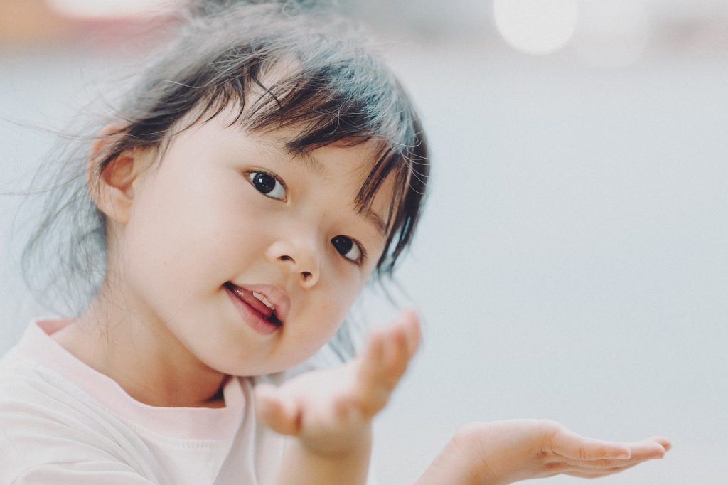 bébé signe en lsf bonjour